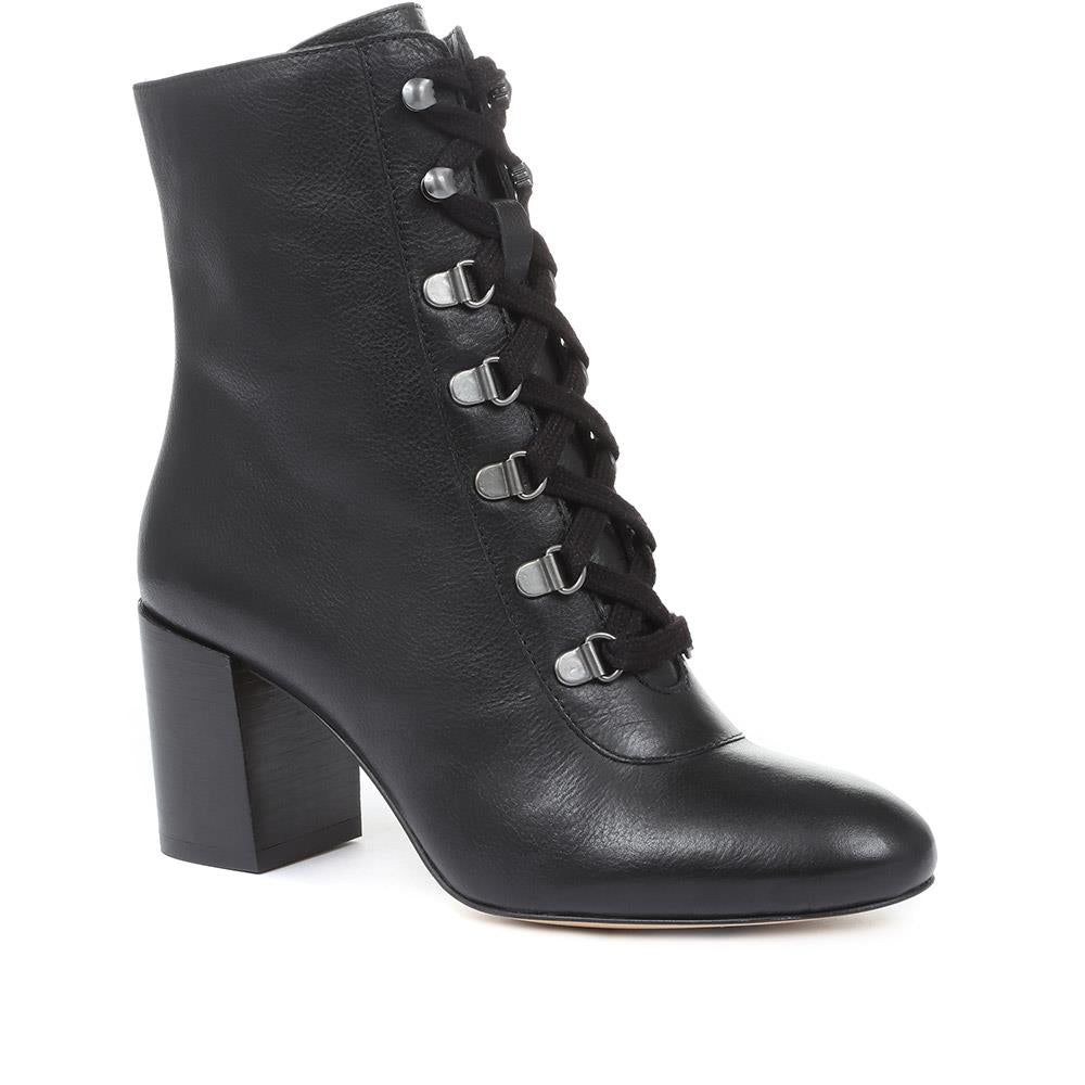 Black Patent Patent Crinkle-Effect Block-Heel Boots - CHARLES & KEITH IN